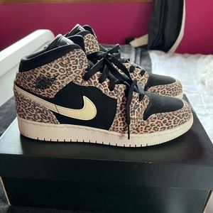 Size Youth 7 Air Jordan 1 Mids -worn once!!!